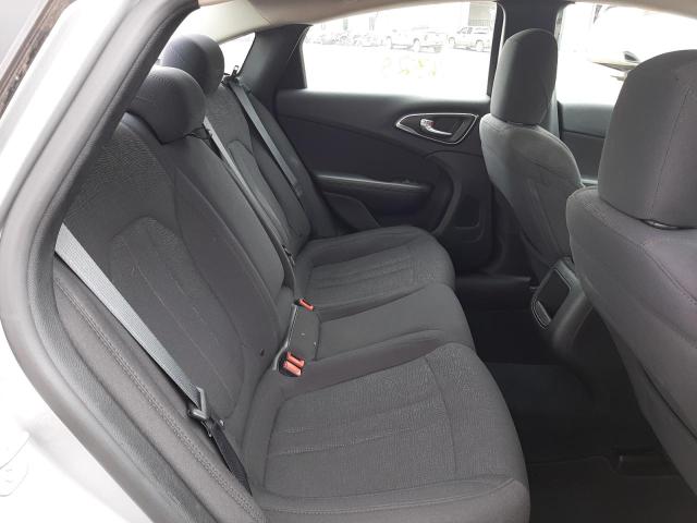 Photo 6 from auction – 2015 CHRYSLER 200 LIMITE with VIN 1C3CCCABXFN662951