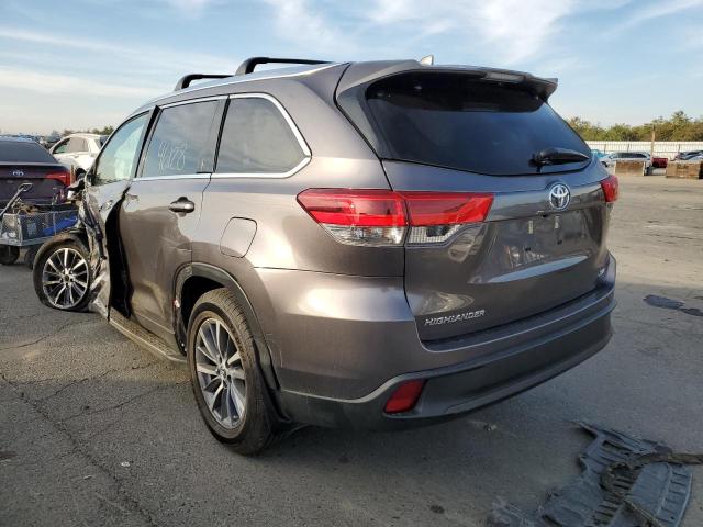 Photo 3 from auction – 2019 TOYOTA HIGHLANDER with VIN 5TDKZRFH8KS559621