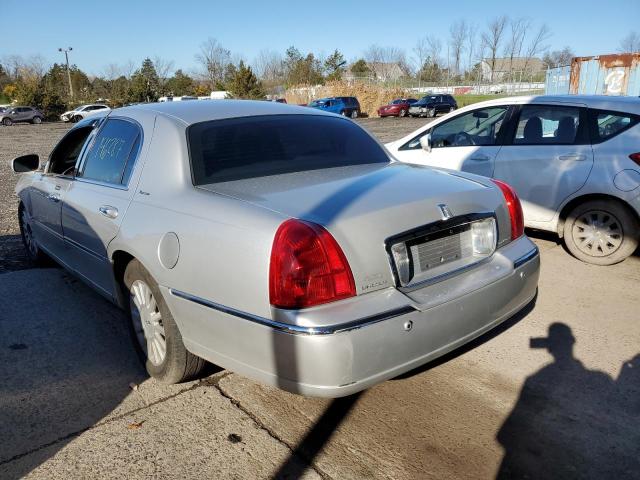 Photo 3 from auction – 2004 LINCOLN TOWN CAR E with VIN 1LNHM81WX4Y675219