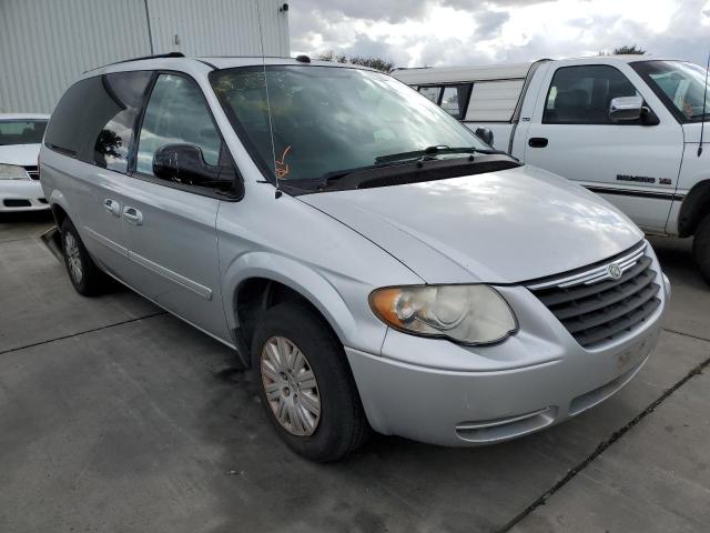 CHRYSLER TOWN & COU 2005 with VIN 2C4GP44R65R552884 - Photo from auction