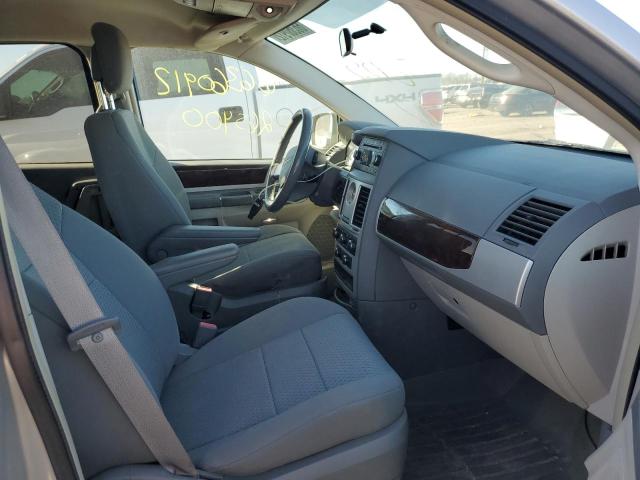 Photo 5 from auction – 2010 CHRYSLER TOWN AND C with VIN 2A4RR5D11AR282812