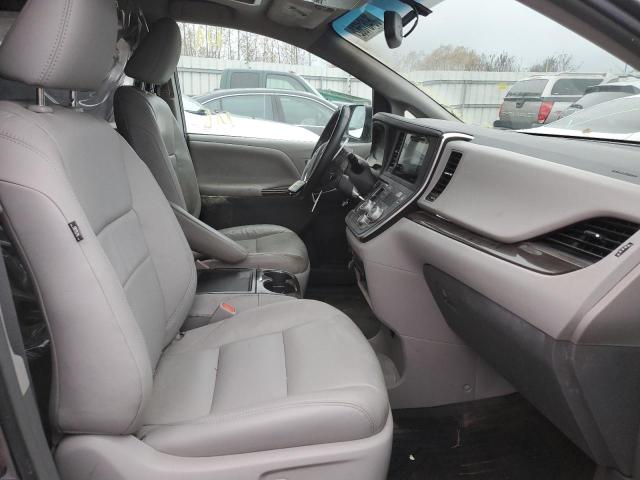 Photo 5 from auction – 2017 TOYOTA SIENNA XLE with VIN 5TDDZ3DC2HS187523
