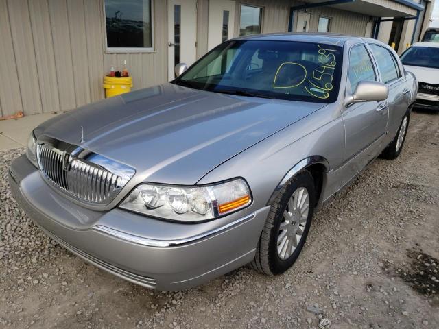 Photo 2 from auction – 2003 LINCOLN TOWN CAR E with VIN 1LNHM81W33Y684438