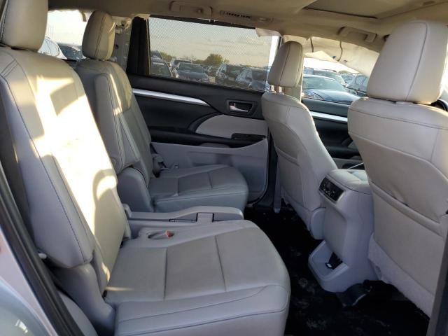 Photo 6 from auction – 2019 TOYOTA HIGHLANDER with VIN 5TDKZRFH6KS552893