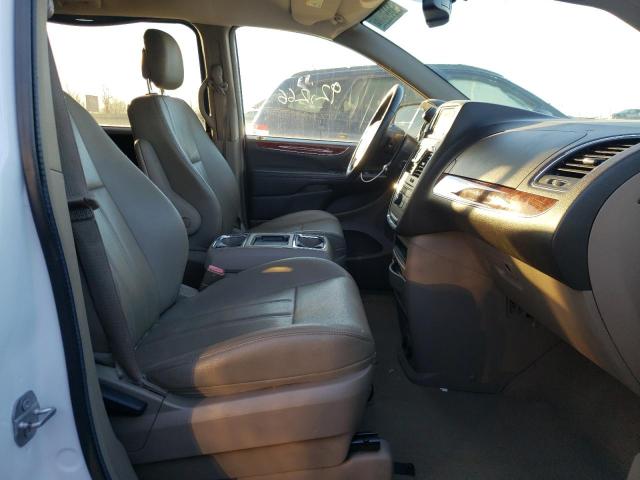 Photo 5 from auction – 2016 CHRYSLER TOWN & COU with VIN 2C4RC1BG9GR205492