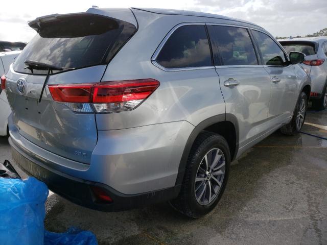 Photo 4 from auction – 2018 TOYOTA HIGHLANDER with VIN 5TDKZRFH3JS530056