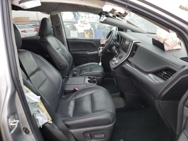 Photo 5 from auction – 2017 TOYOTA SIENNA SE with VIN 5TDXZ3DC3HS800360