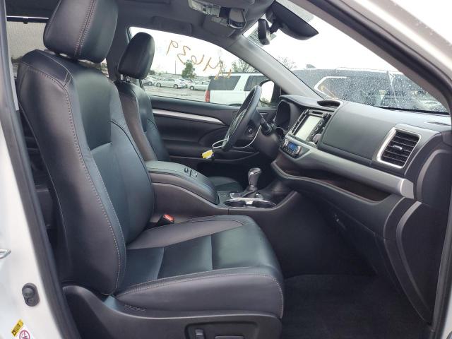 Photo 5 from auction – 2019 TOYOTA HIGHLANDER with VIN 5TDKZRFH4KS567909