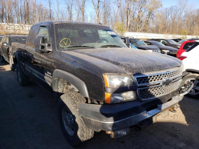 CHEVROLET SILVERADO 2003 z numerem VIN 1GCHK29123E104193 - Zdjęcie z aukcji