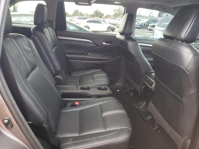 Photo 6 from auction – 2017 TOYOTA HIGHLANDER with VIN 5TDKZRFH3HS526308