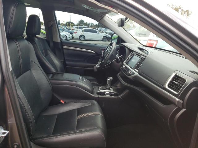 Photo 5 from auction – 2017 TOYOTA HIGHLANDER with VIN 5TDKZRFH3HS526308