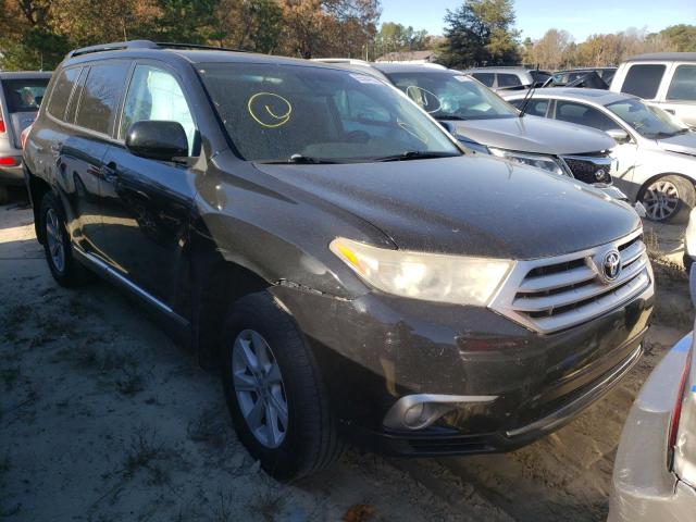 TOYOTA HIGHLANDER 2013 مع رقم تعريف المركبة 5TDBK3EH0DS250327 - صورة من المزاد