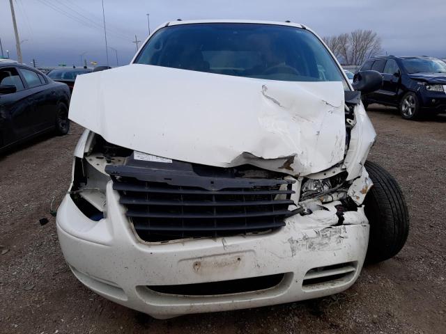Photo 9 from auction – 2005 CHRYSLER TOWN & COU with VIN 2C4GP44R05R210878