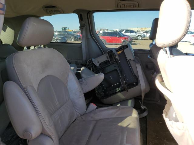 Photo 6 from auction – 2002 CHRYSLER TOWN & COU with VIN 2C8GP64L52R592245