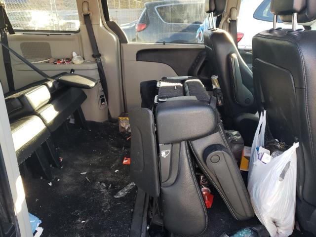 Photo 6 from auction – 2015 CHRYSLER TOWN & COU with VIN 2C4RC1CG2FR578421