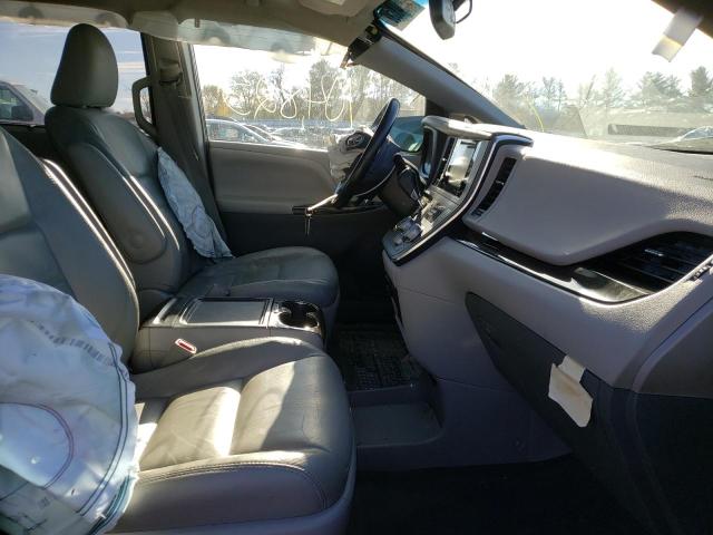 Photo 5 from auction – 2017 TOYOTA SIENNA XLE with VIN 5TDYZ3DC2HS825092