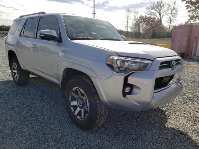 TOYOTA 4RUNNER SR 2022 with VIN JTERU5JR5N6043724 - Photo from auction