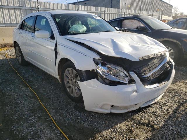 CHRYSLER 200 LX 2014 مع رقم تعريف المركبة 1C3CCBAB1EN238289 - صورة من المزاد
