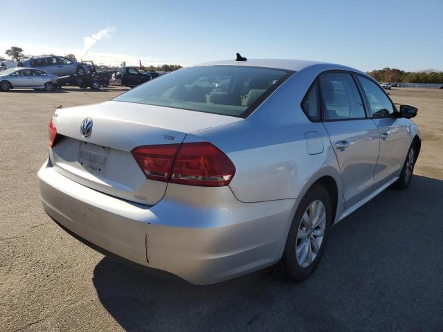 Photo 4 from auction – 2015 VOLKSWAGEN PASSAT S with VIN 1VWAS7A31FC067498