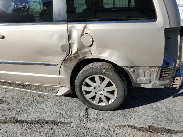 Photo 9 from auction – 2015 CHRYSLER TOWN & COU with VIN 2C4RC1BG2FR537675