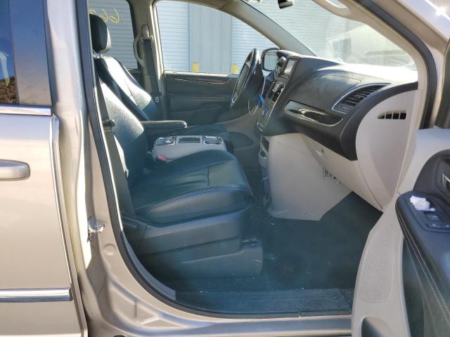 Photo 5 from auction – 2015 CHRYSLER TOWN & COU with VIN 2C4RC1BG2FR537675