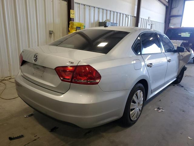 Photo 4 from auction – 2015 VOLKSWAGEN PASSAT S with VIN 1VWAT7A39FC100499