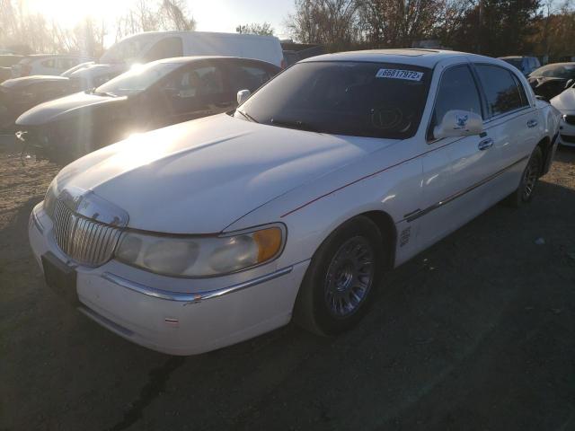 Photo 2 from auction – 2000 LINCOLN TOWN CAR C with VIN 1LNHM83W7YY770890