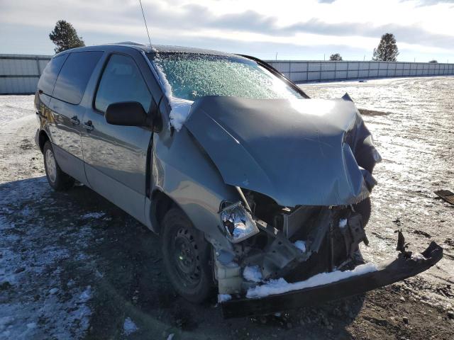 TOYOTA SIENNA LE 1998 with VIN 4T3ZF13C3WU036450 - Photo from auction