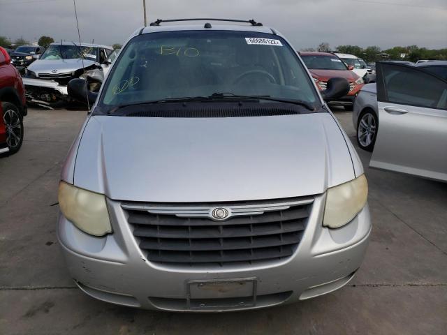 Photo 5 from auction – 2005 CHRYSLER TOWN & COU with VIN 2C4GP54L05R441149