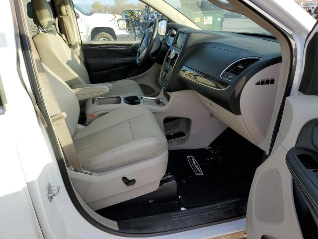 Photo 5 from auction – 2016 CHRYSLER TOWN & COU with VIN 2C4RC1CG7GR238604