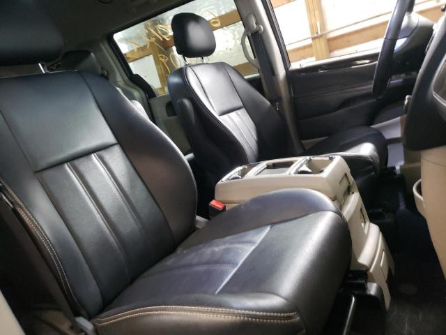 Photo 5 from auction – 2016 CHRYSLER TOWN & COU with VIN 2C4RC1BG7GR305543