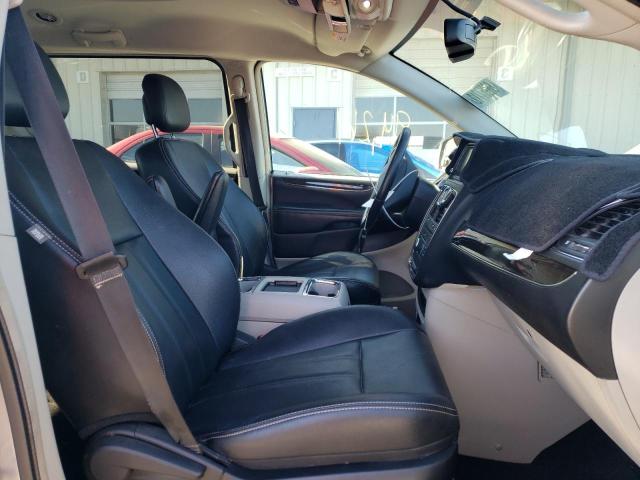 Photo 5 from auction – 2016 CHRYSLER TOWN & COU with VIN 2C4RC1BG8GR298652
