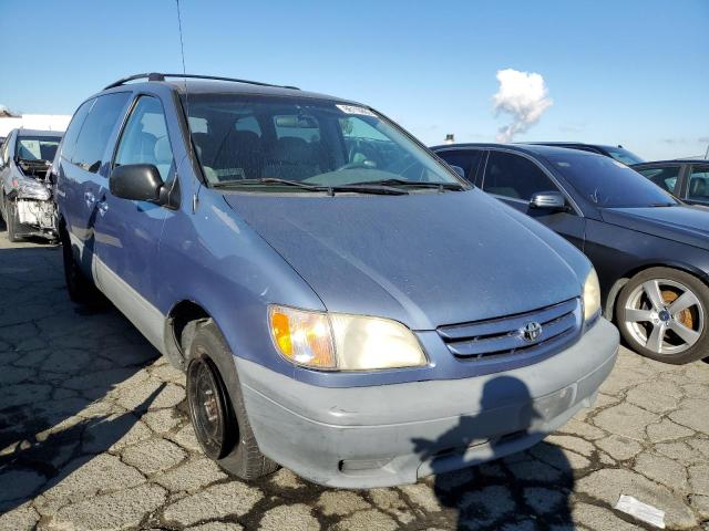 TOYOTA SIENNA LE 2002 with VIN 4T3ZF13C52U443700 - Photo from auction