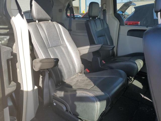 Photo 6 from auction – 2016 CHRYSLER TOWN & COU with VIN 2C4RC1CG7GR113618