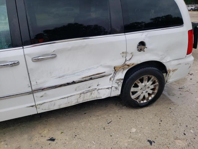 Photo 9 from auction – 2015 CHRYSLER TOWN & COU with VIN 2C4RC1BG7FR752730
