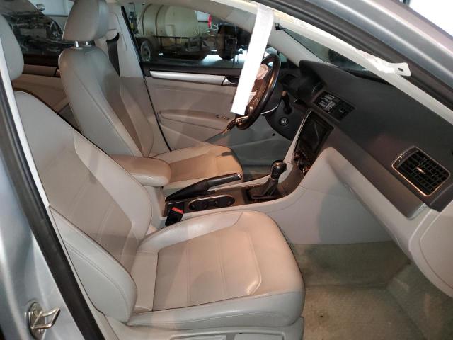 Photo 5 from auction – 2015 VOLKSWAGEN PASSAT SE with VIN 1VWBV7A32FC044775