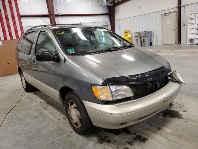TOYOTA SIENNA LE 1998 with VIN 4T3ZF13CXWU084530 - Photo from auction