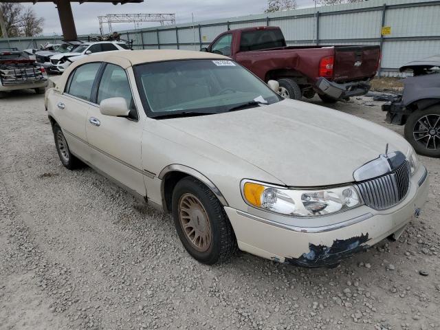 LINCOLN TOWN CAR C 2002 with VIN 1LNHM83WX2Y666448 - Photo from auction