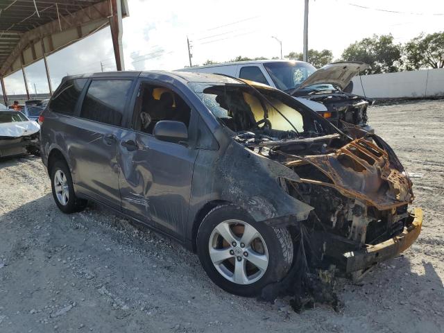 TOYOTA SIENNA 2011 z numerem VIN 5TDZK3DC3BS015454 - Zdjęcie z aukcji