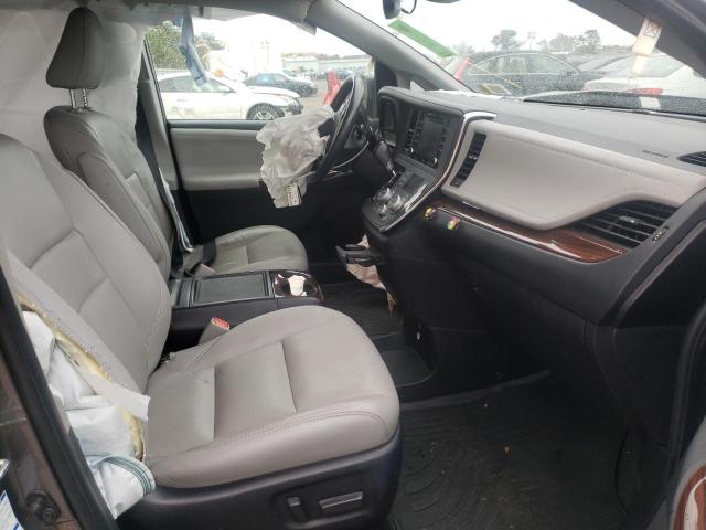 Photo 5 from auction – 2018 TOYOTA SIENNA XLE with VIN 5TDDZ3DC3JS199721
