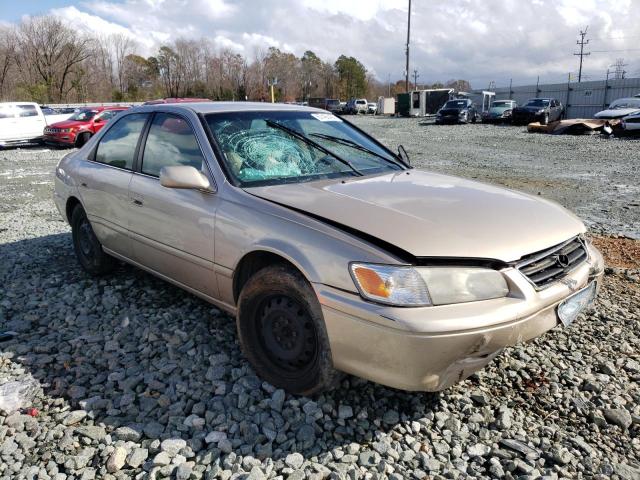 TOYOTA CAMRY LE 2000 with VIN 4T1BF22K2YU104572 - Photo from auction