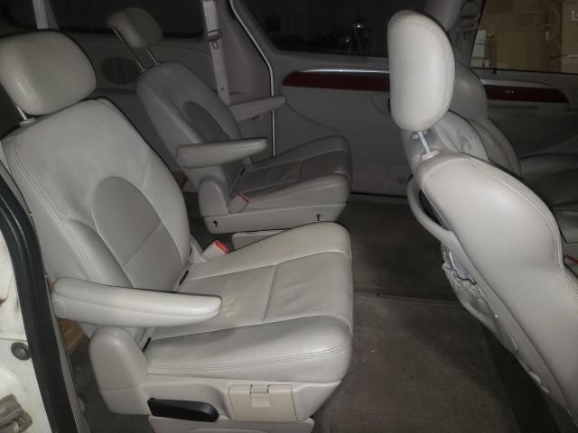 Photo 6 from auction – 2005 CHRYSLER TOWN & COU with VIN 2C4GP64L75R268039