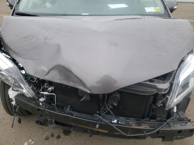 Photo 7 from auction – 2018 TOYOTA SIENNA XLE with VIN 5TDDZ3DC3JS199721