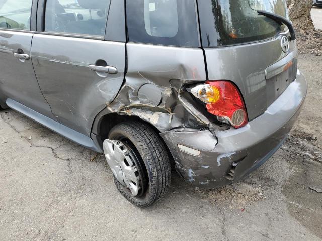 Photo 9 from auction – 2005 TOYOTA SCION XA with VIN JTKKT604750114969