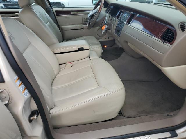 Photo 5 from auction – 2003 LINCOLN TOWN CAR C with VIN 1LNHM83W83Y670872