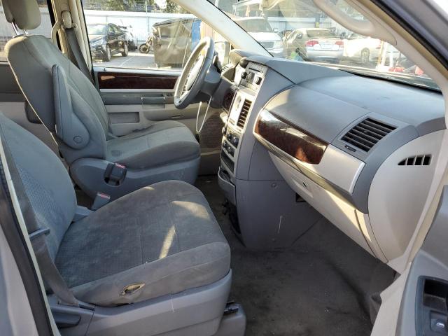 Photo 5 from auction – 2010 CHRYSLER TOWN & COU with VIN 2A4RR5D17AR350577