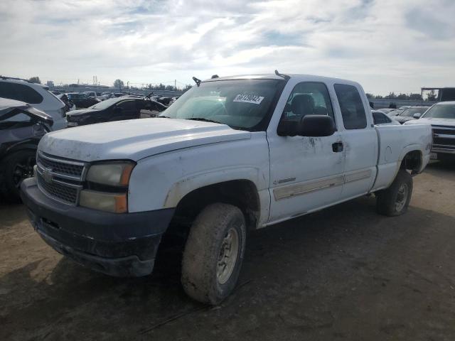 Photo 2 from auction – 2005 CHEVROLET SILVERADO with VIN 1GCHK29G55E208846