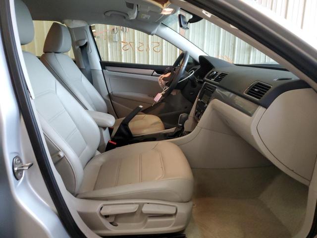 Photo 5 from auction – 2015 VOLKSWAGEN PASSAT S with VIN 1VWAT7A33FC089015