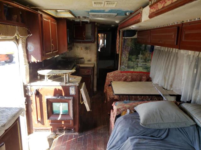Photo 6 from auction – 2003 WORKHORSE CUSTOM CHASSIS MOTORHOME with VIN 5B4MP67G333362853