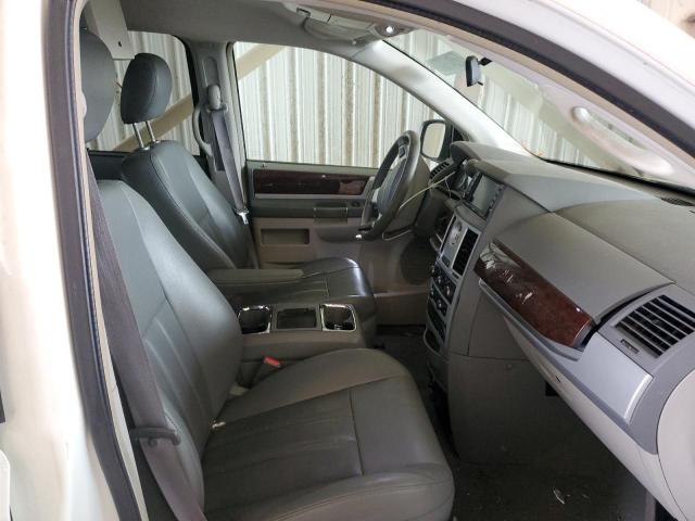 Photo 5 from auction – 2010 CHRYSLER TOWN & COU with VIN 2A4RR5D19AR129157